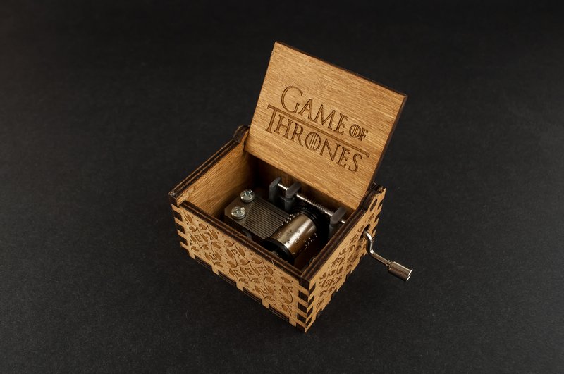 Engraved game of Thrones music box